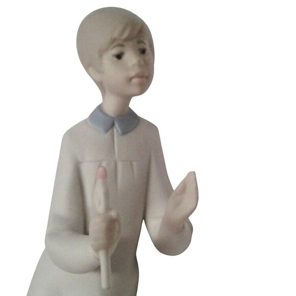 Lladro Porcelain Figurine Boy Holding Candle Elegant Matte Collectible Rare - Picture 7 of 8